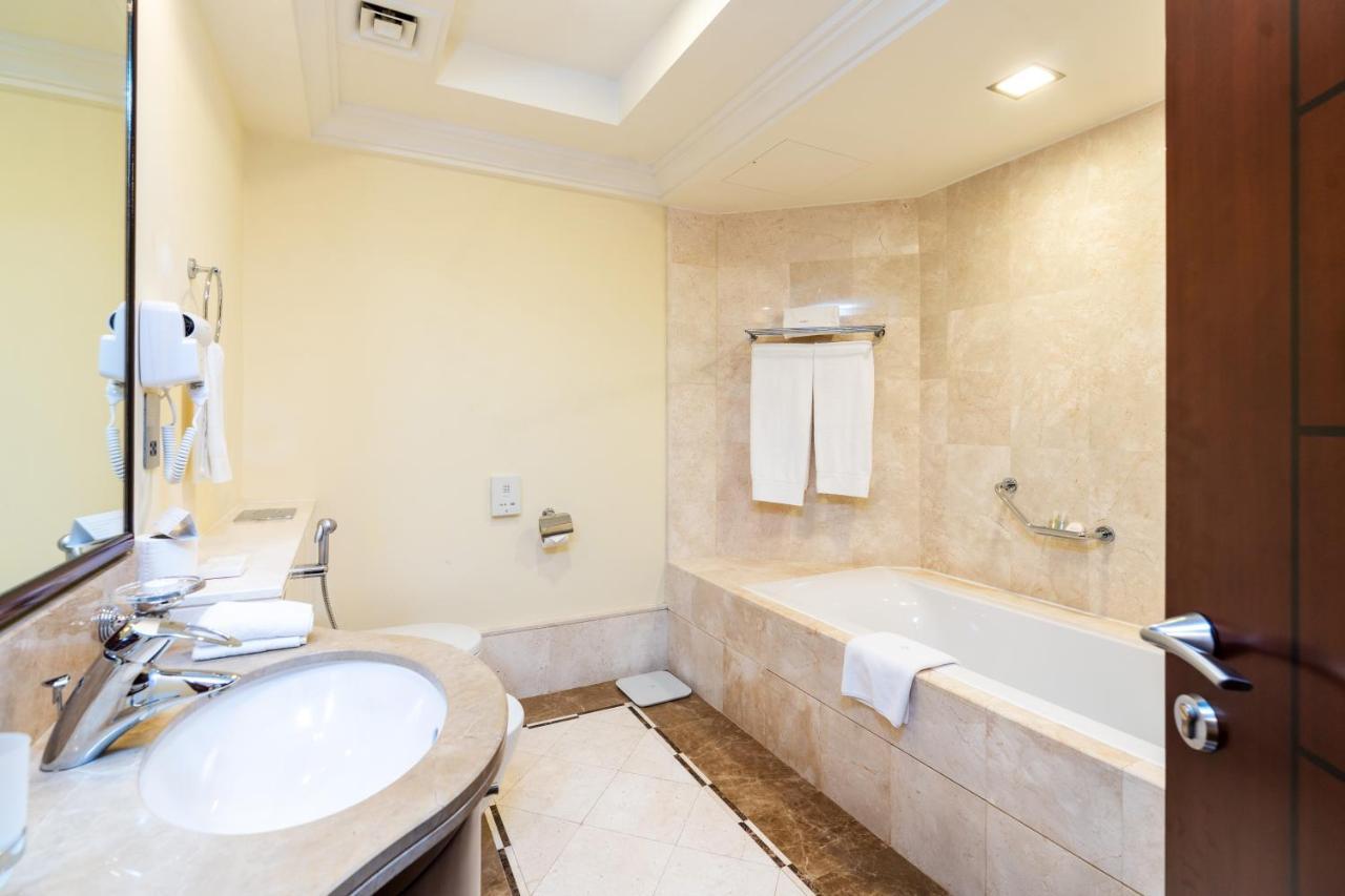 Royal Club By Rvhr, Grandeur Residence Crescent Palm Jumeirah Dubai Exterior photo