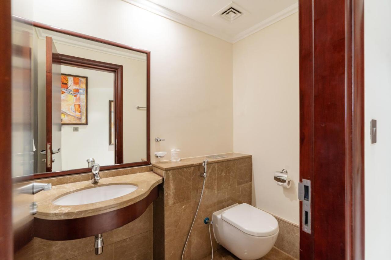Royal Club By Rvhr, Grandeur Residence Crescent Palm Jumeirah Dubai Exterior photo